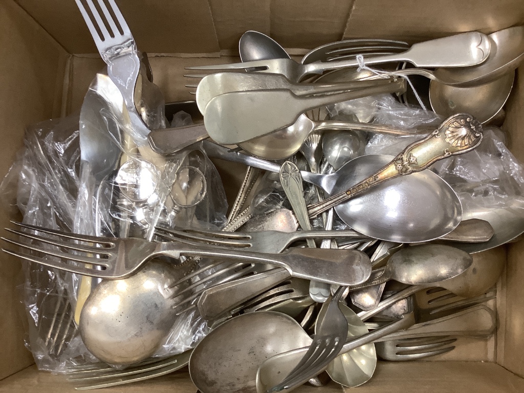 A quantity of silver plated flatwares